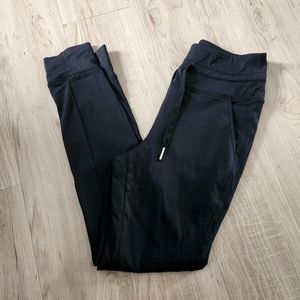 [SOLD] HALARA Cloudful High-Waisted Joggers